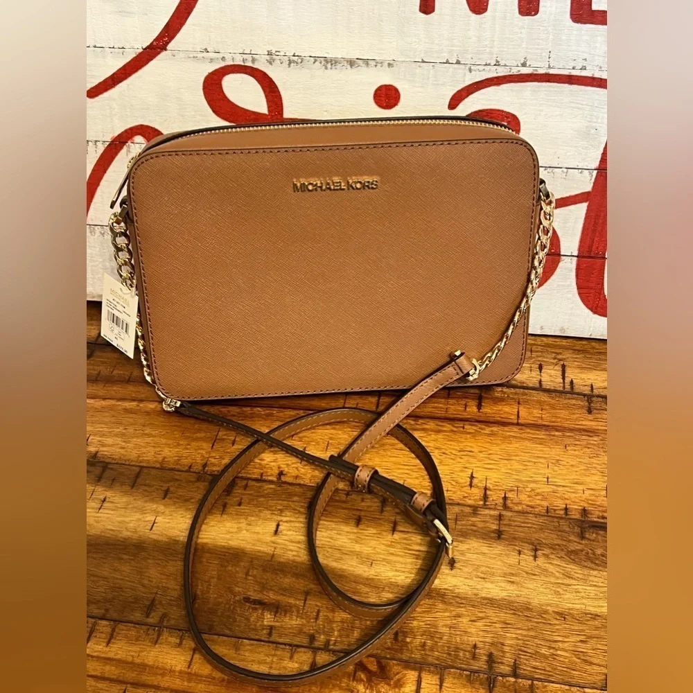 Michael Kors Jet Set Large Saffiano Leather Crossbody Bag in Luggage NWT - Picture 2 of 9